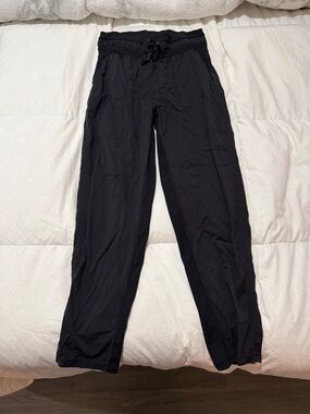 lululemon athletica woman’s Black Drawstring Jogger Pants cropped